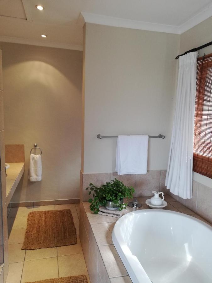 Mahogany Villa Guesthouse - Solar บัลลิโต ภายนอก รูปภาพ