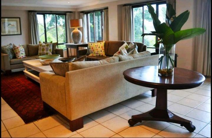 Mahogany Villa Guesthouse - Solar บัลลิโต ภายนอก รูปภาพ